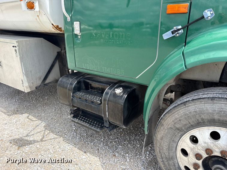 image for item FK1429 2000 International 4900 fuel truck