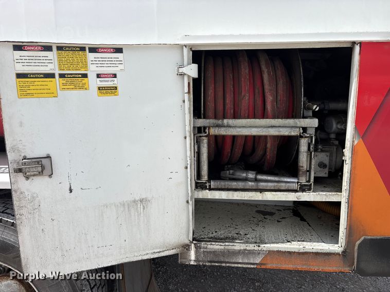 image for item FK1429 2000 International 4900 fuel truck