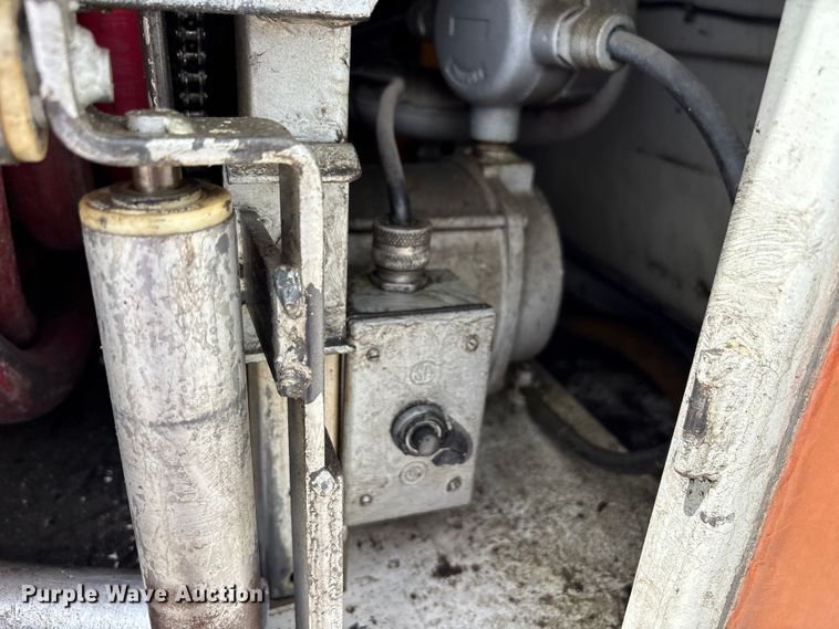 image for item FK1429 2000 International 4900 fuel truck