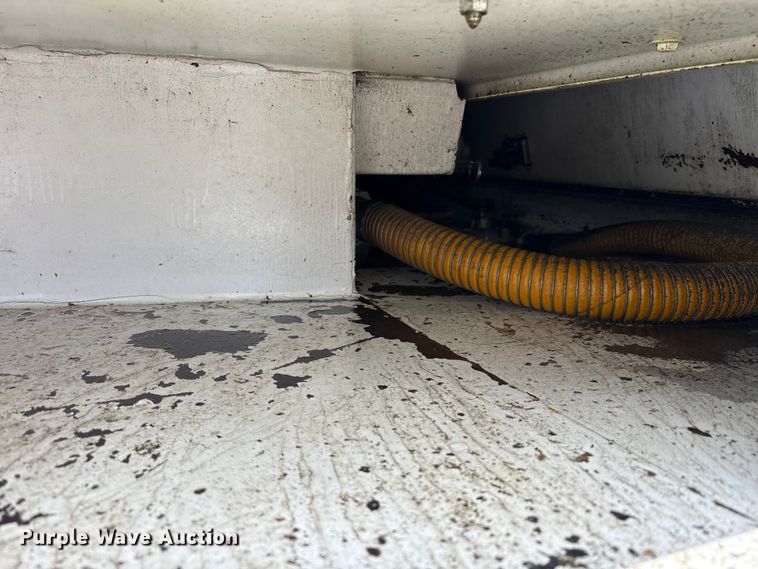 image for item FK1429 2000 International 4900 fuel truck