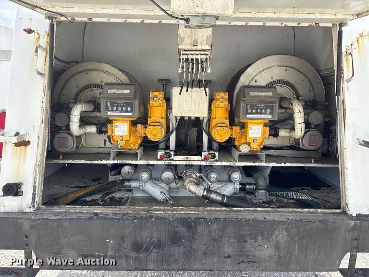 image for item FK1429 2000 International 4900 fuel truck