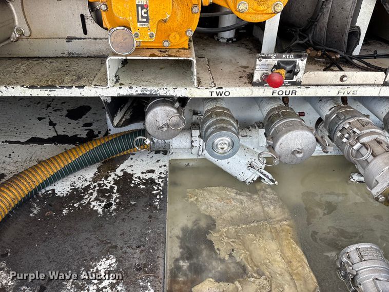 image for item FK1429 2000 International 4900 fuel truck