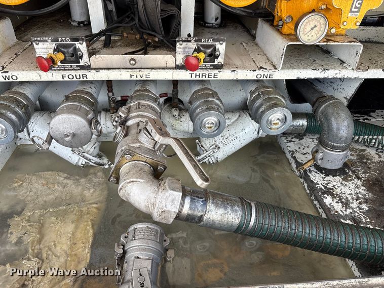 image for item FK1429 2000 International 4900 fuel truck