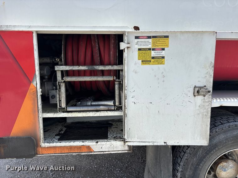 image for item FK1429 2000 International 4900 fuel truck