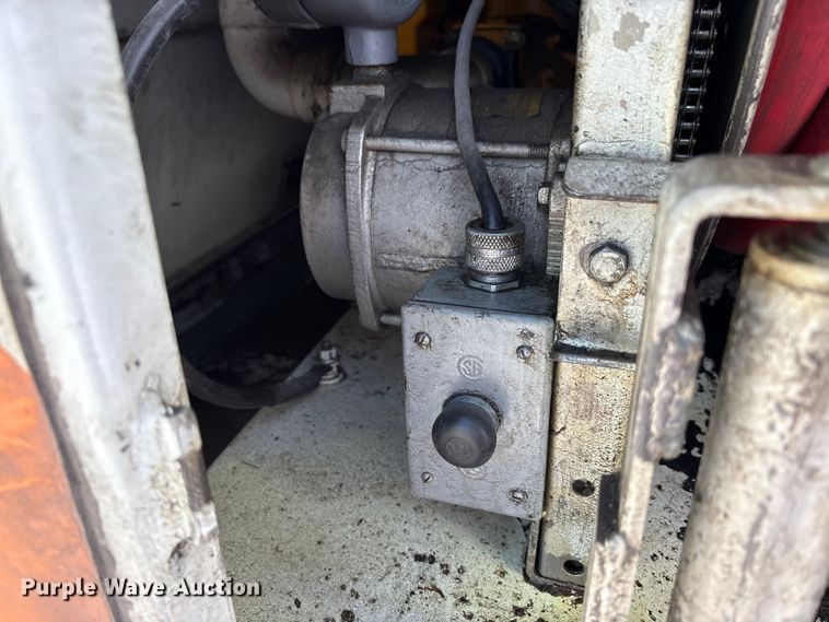 image for item FK1429 2000 International 4900 fuel truck