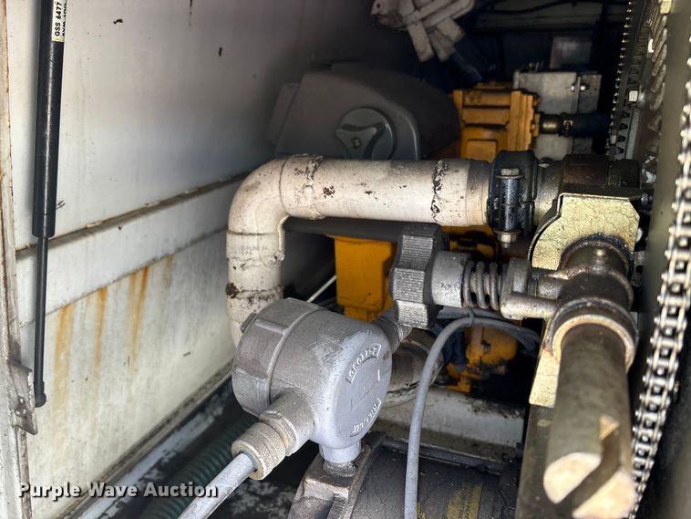 image for item FK1429 2000 International 4900 fuel truck
