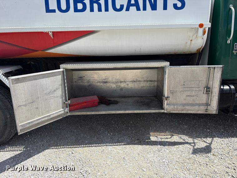 image for item FK1429 2000 International 4900 fuel truck