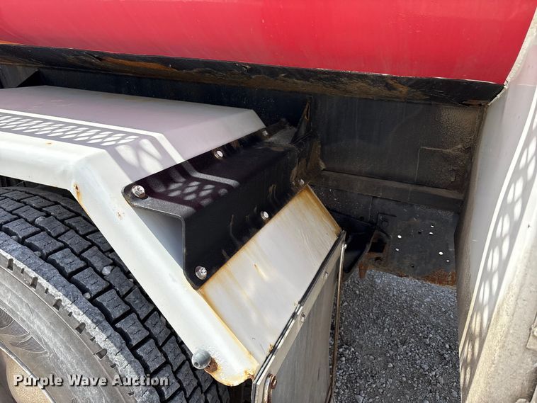 image for item FK1429 2000 International 4900 fuel truck