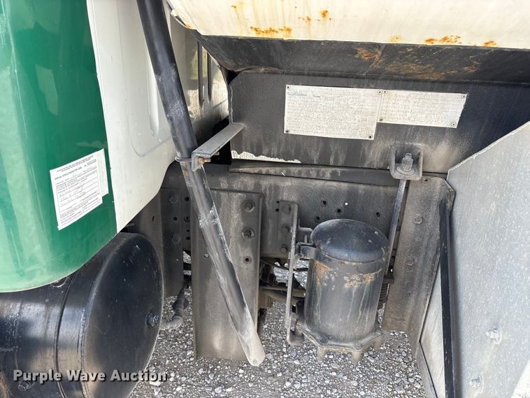 image for item FK1429 2000 International 4900 fuel truck
