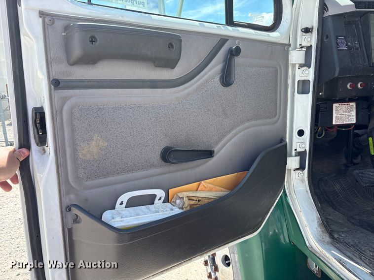 image for item FK1429 2000 International 4900 fuel truck