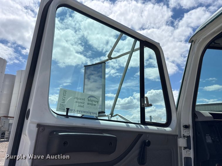 image for item FK1429 2000 International 4900 fuel truck