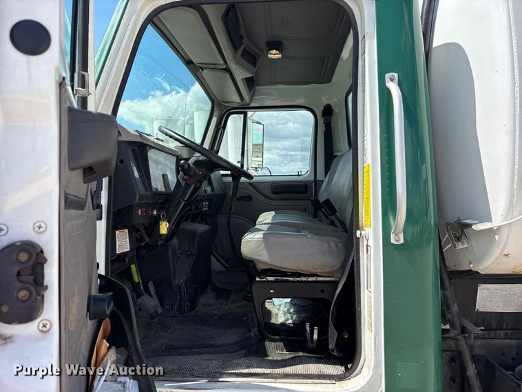 image for item FK1429 2000 International 4900 fuel truck