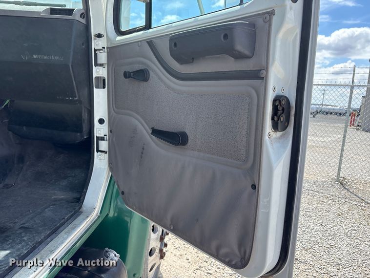 image for item FK1429 2000 International 4900 fuel truck