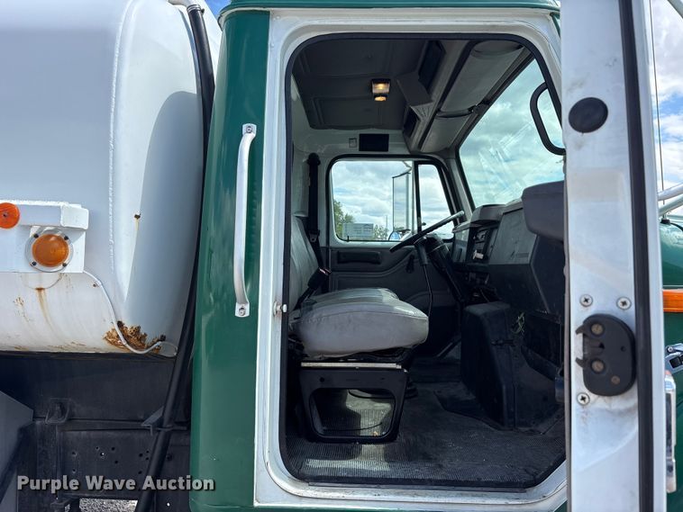 image for item FK1429 2000 International 4900 fuel truck