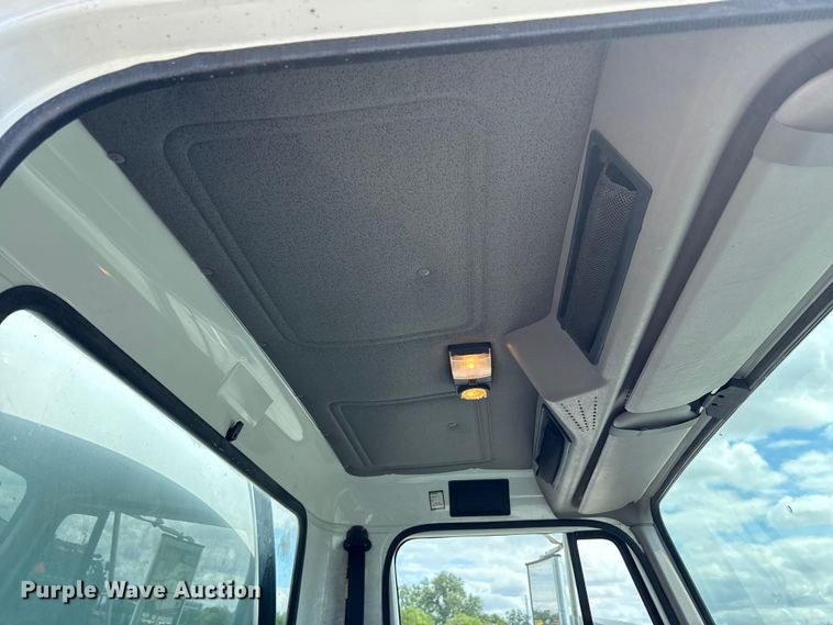 image for item FK1429 2000 International 4900 fuel truck