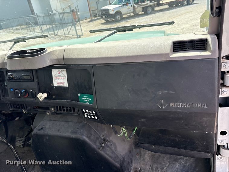 image for item FK1429 2000 International 4900 fuel truck