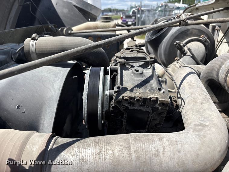 image for item FK1429 2000 International 4900 fuel truck