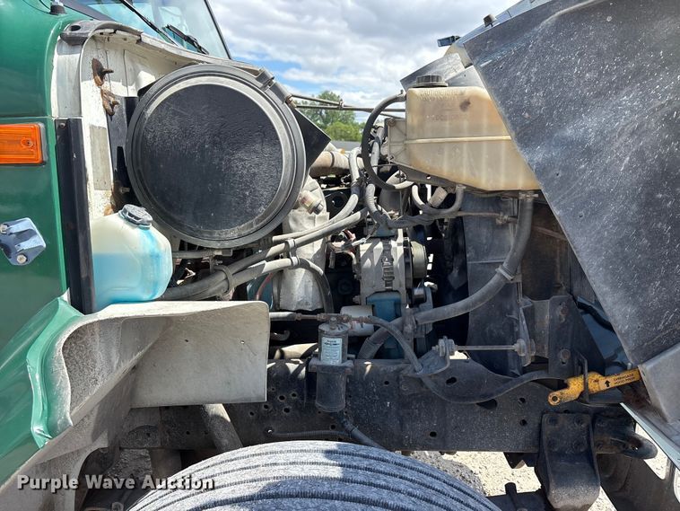 image for item FK1429 2000 International 4900 fuel truck