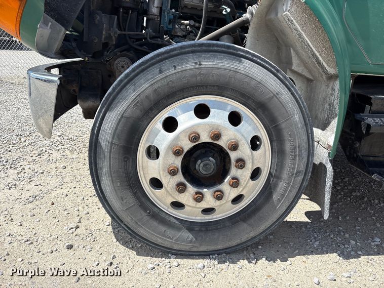 image for item FK1429 2000 International 4900 fuel truck