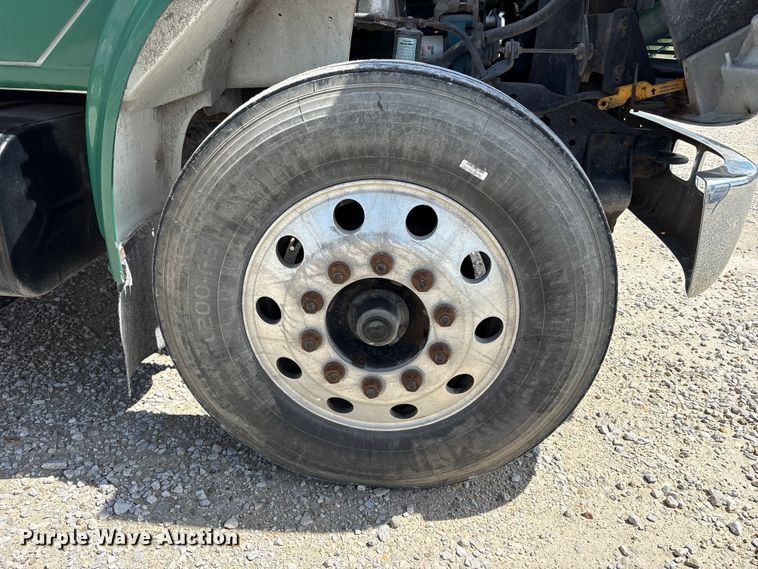 image for item FK1429 2000 International 4900 fuel truck