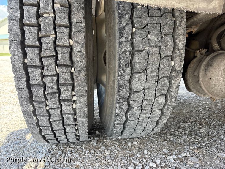 image for item FK1429 2000 International 4900 fuel truck