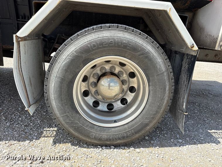 image for item FK1429 2000 International 4900 fuel truck