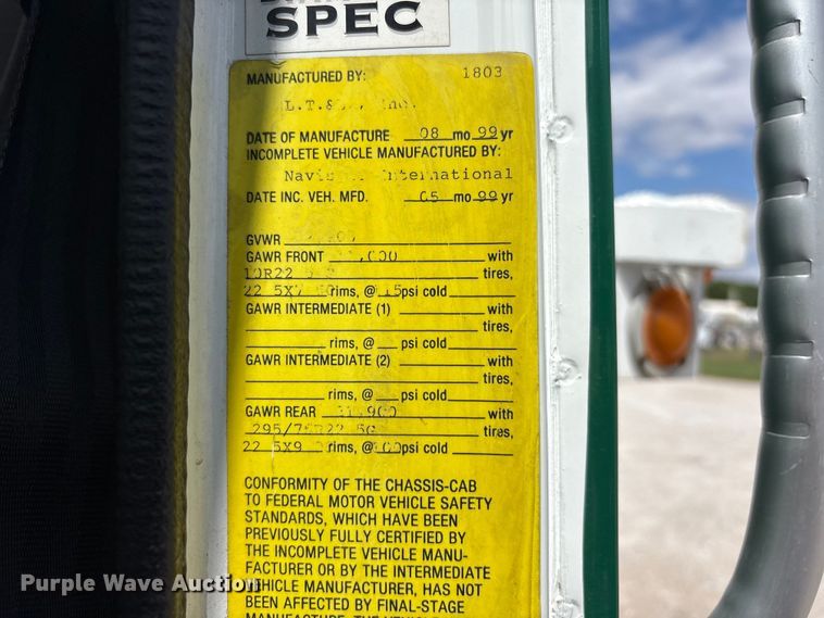 image for item FK1429 2000 International 4900 fuel truck