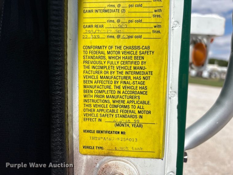 image for item FK1429 2000 International 4900 fuel truck