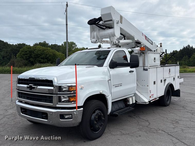 2023 Chevrolet Silverado 5500 HD bucket truck