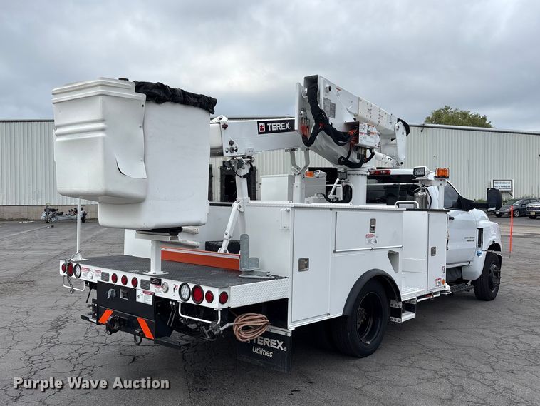 image for item FK2080 2023 Chevrolet Silverado 5500 HD bucket truck