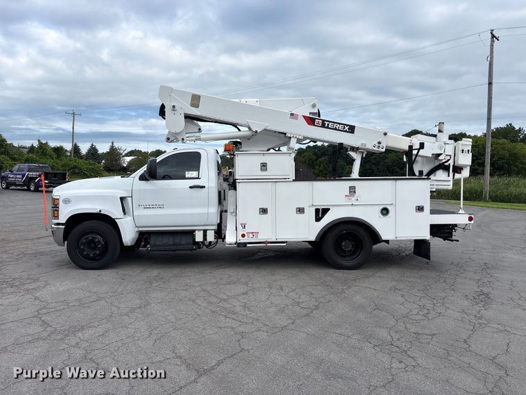 image for item FK2080 2023 Chevrolet Silverado 5500 HD bucket truck
