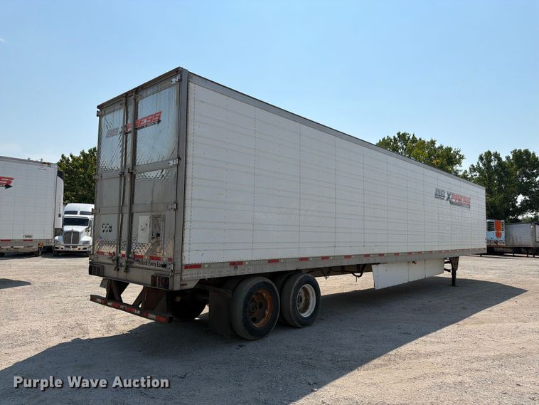 image for item FK3228 2010 Utility 3000R refrigerated van trailer