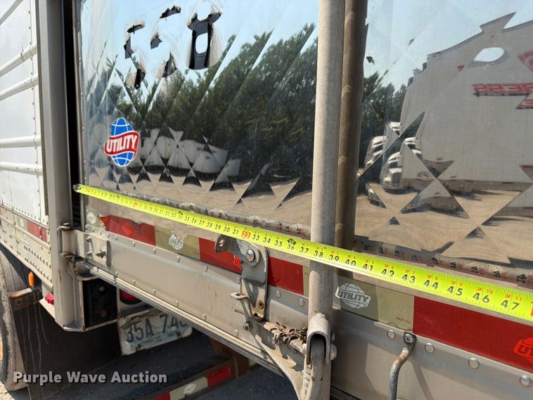 image for item FK3228 2010 Utility 3000R refrigerated van trailer