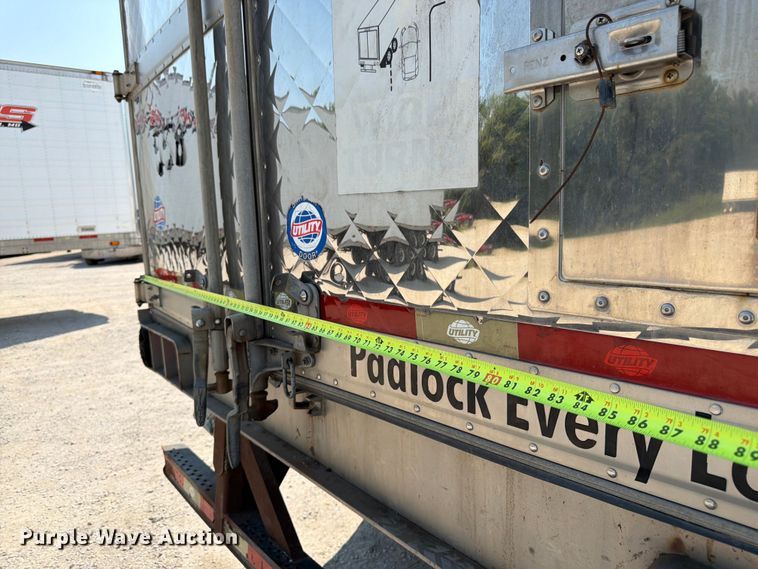 image for item FK3228 2010 Utility 3000R refrigerated van trailer