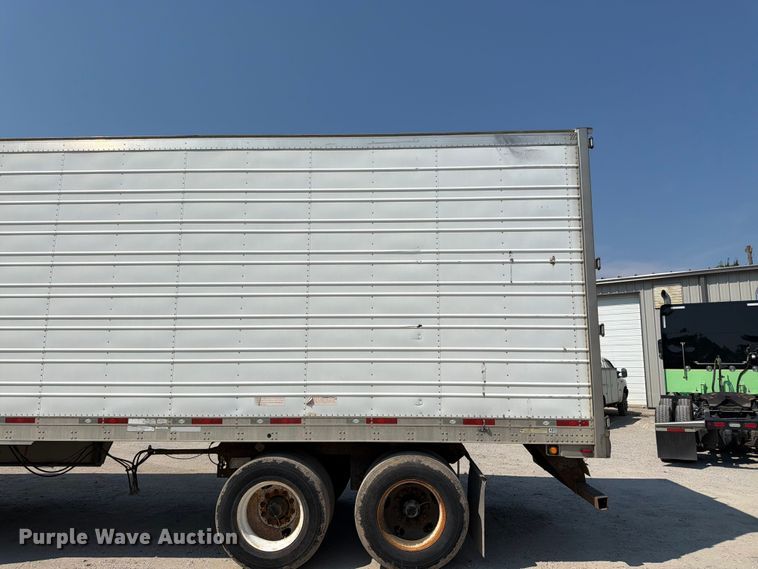 image for item FK3228 2010 Utility 3000R refrigerated van trailer