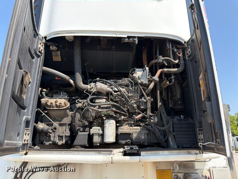 image for item FK3228 2010 Utility 3000R refrigerated van trailer