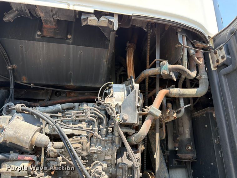 image for item FK3228 2010 Utility 3000R refrigerated van trailer