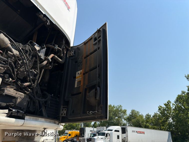 image for item FK3228 2010 Utility 3000R refrigerated van trailer