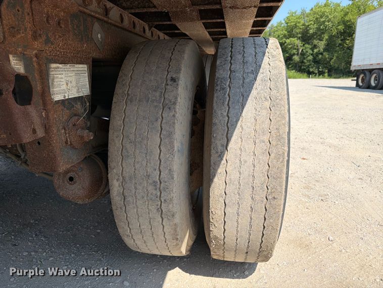 image for item FK3228 2010 Utility 3000R refrigerated van trailer