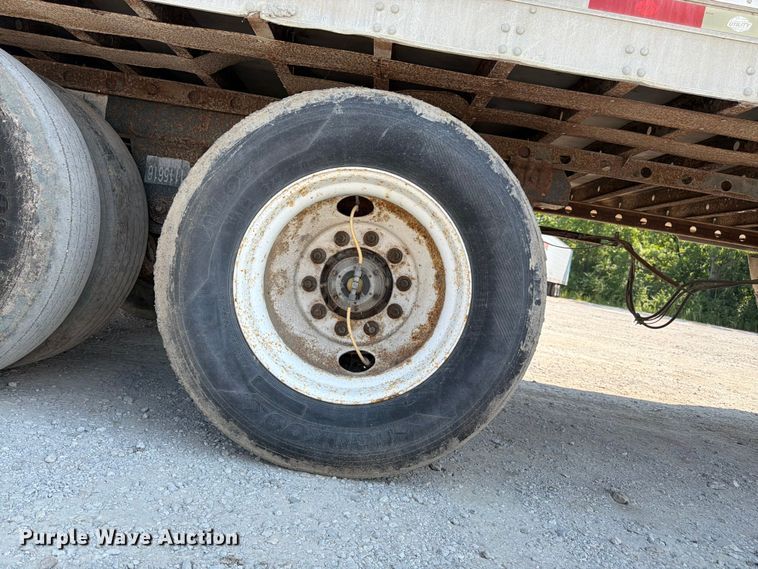 image for item FK3228 2010 Utility 3000R refrigerated van trailer