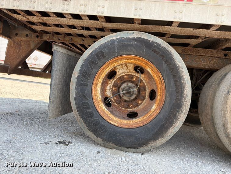 image for item FK3228 2010 Utility 3000R refrigerated van trailer