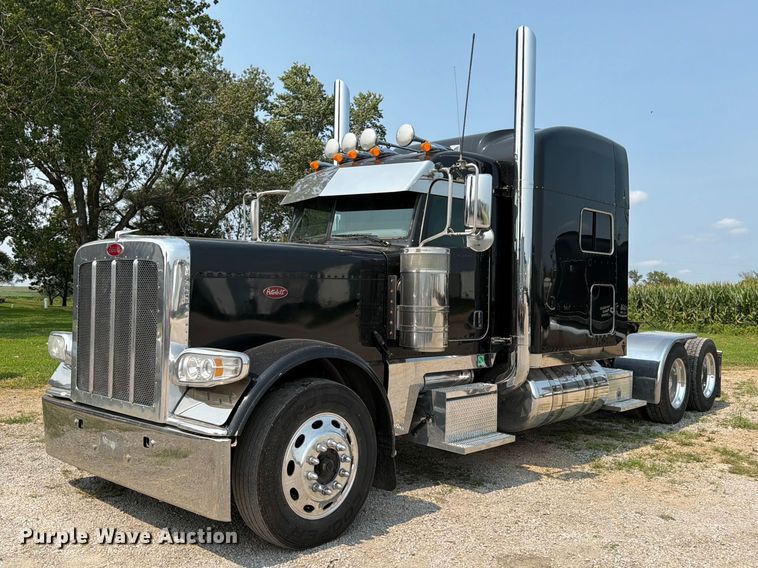 2017 Peterbilt 389 semi truck