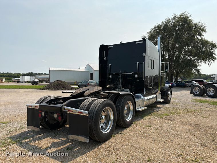 image for item FK3297 2017 Peterbilt 389 semi truck