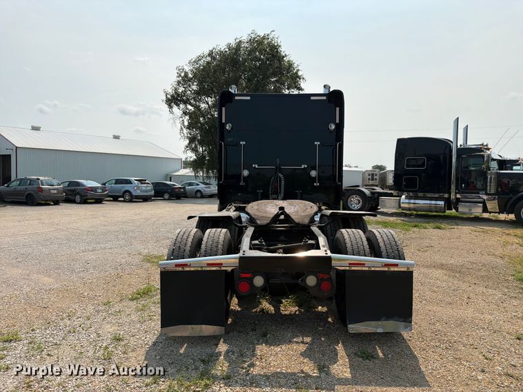 image for item FK3297 2017 Peterbilt 389 semi truck