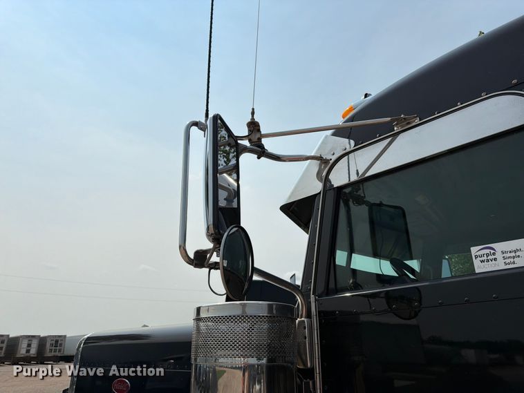 image for item FK3297 2017 Peterbilt 389 semi truck