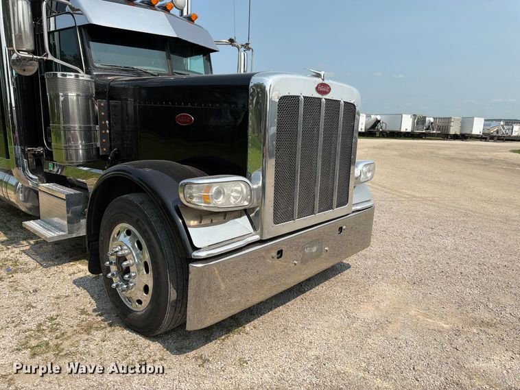 image for item FK3297 2017 Peterbilt 389 semi truck