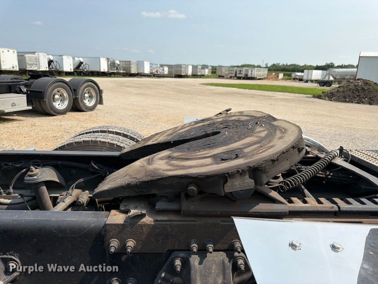 image for item FK3297 2017 Peterbilt 389 semi truck