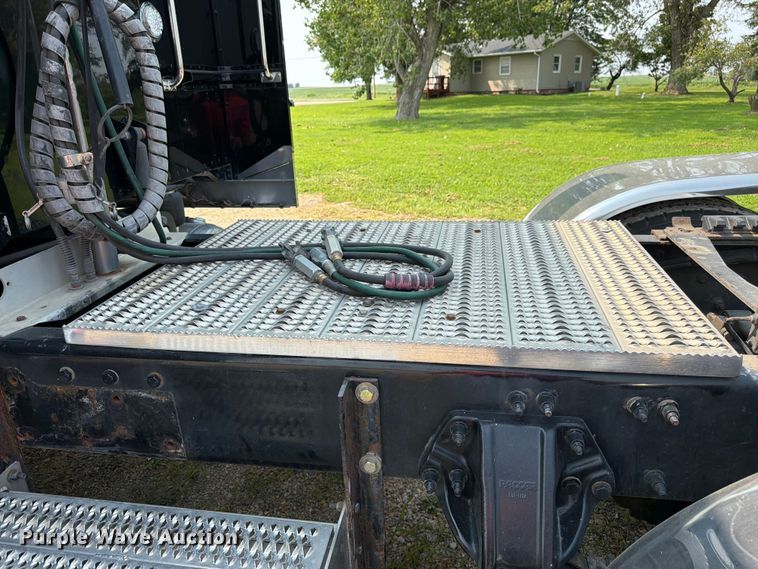 image for item FK3297 2017 Peterbilt 389 semi truck