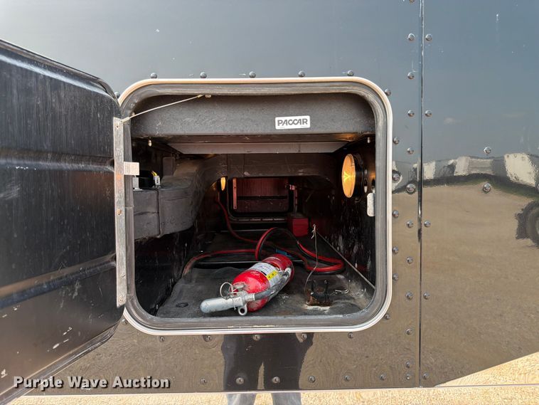image for item FK3297 2017 Peterbilt 389 semi truck