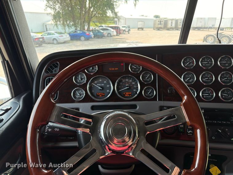 image for item FK3297 2017 Peterbilt 389 semi truck